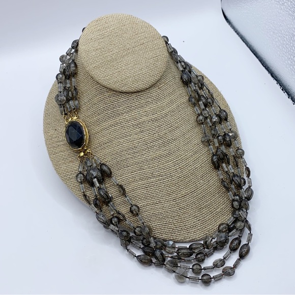 Vintage multistrand lightweight gray plastic bead necklace with decorative clasp - Picture 10 of 12
